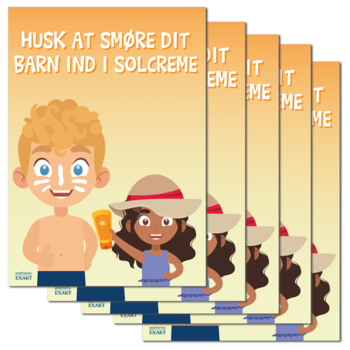 Cardboard plancher med budskabsplakater - Husk solcreme